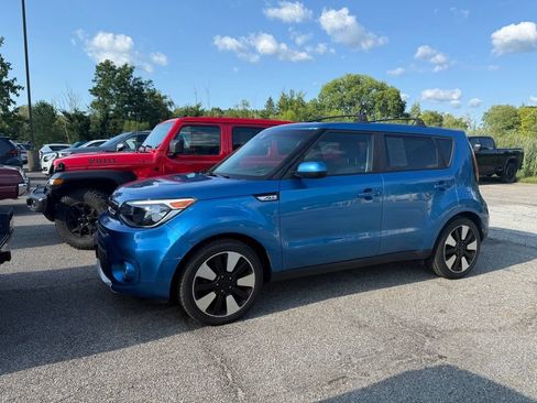 Used 2017 Kia Soul + w/ Designer's Package FWD image 2