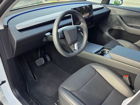 Used 2026 Tesla Model Y AWD image 9