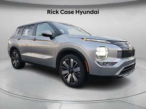 Used 2025 Mitsubishi Outlander SE image 8