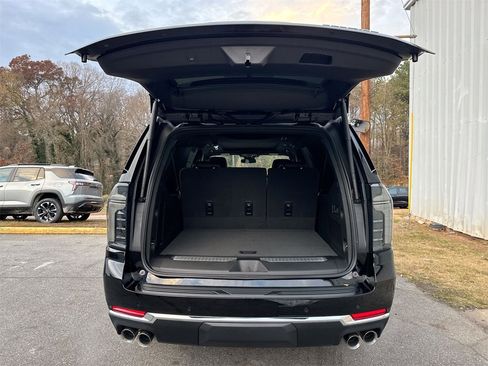 New 2026 Chevrolet Suburban Premier image 35