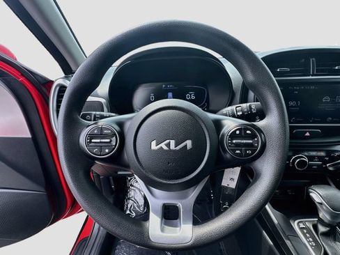 Used 2023 Kia Soul LX w/ LX Technology Package FWD image 14