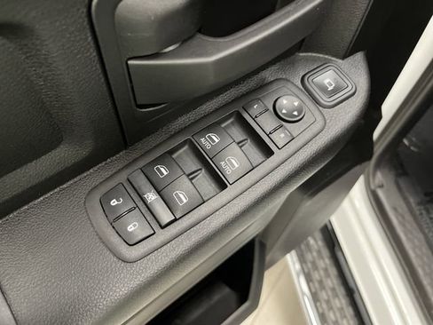 Used 2024 RAM 2500 Tradesman w/ Chrome Appearance Group image 27