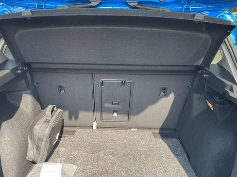 Used 2022 Volkswagen Taos SE w/ Panoramic Sunroof Package FWD image 22
