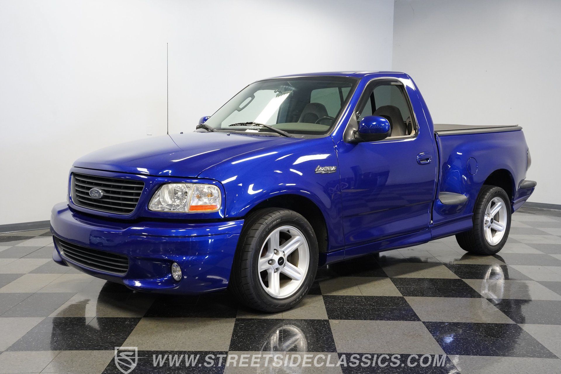 Used 2003 Ford F150 Lightning RWD image 6