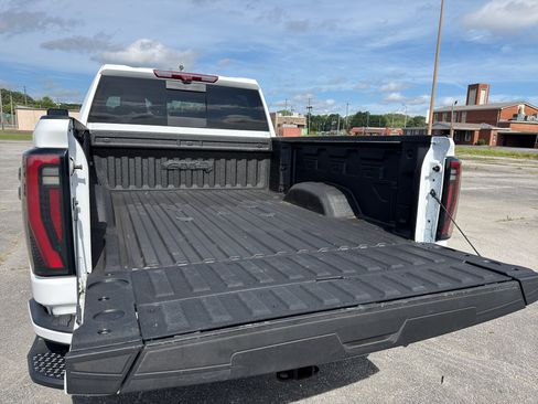 Used 2024 GMC Sierra 2500 AT4 w/ AT4 Premium Plus Package AWD/4WD image 16