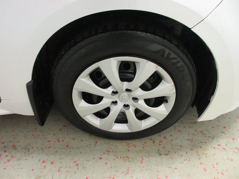 Used 2022 Toyota Corolla LE image 23