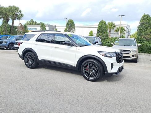 Certified 2025 Ford Explorer ST-Line w/ Premium Package image 31