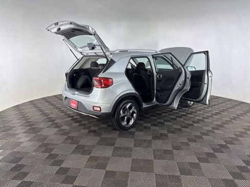 Used 2022 Hyundai Venue SEL FWD image 14