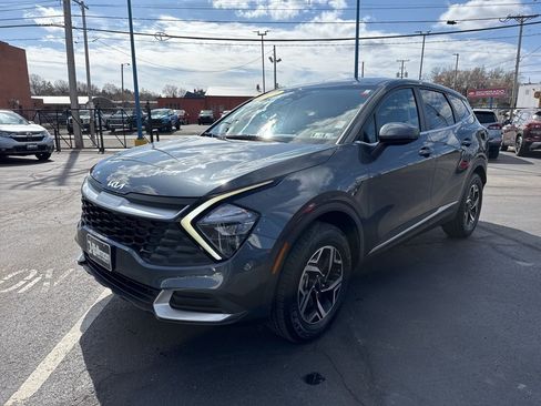 Used 2023 Kia Sportage LX image 3