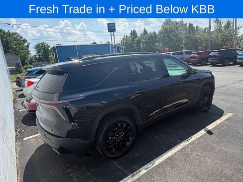 Used 2024 Chevrolet Traverse LT w/ Midnight/Sport Edition FWD image 4
