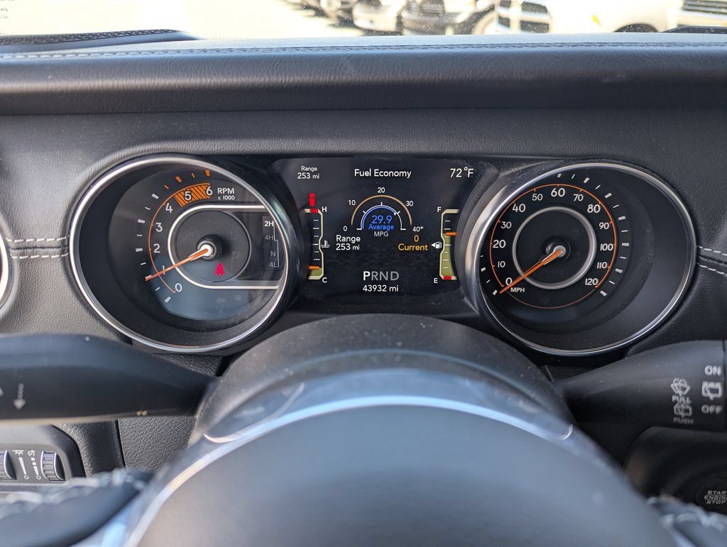 Used 2021 Jeep Wrangler Unlimited Sahara AWD/4WD image 20