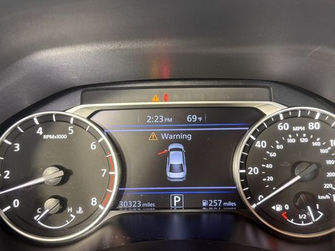 Used 2025 Nissan Altima 2.5 SV FWD image 17