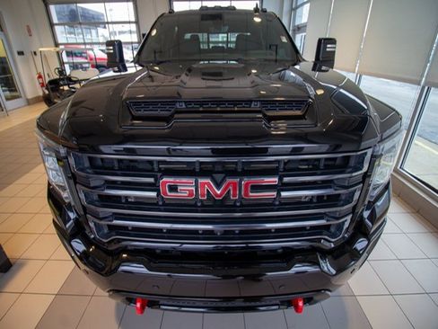 Used 2023 GMC Sierra 3500 AT4 w/ AT4 Premium Plus Package image 3