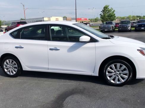 Used 2019 Nissan Sentra S image 9