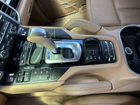Used 2016 Porsche Cayenne image 20