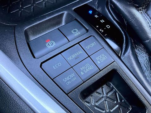 Used 2024 Toyota RAV4 LE image 33