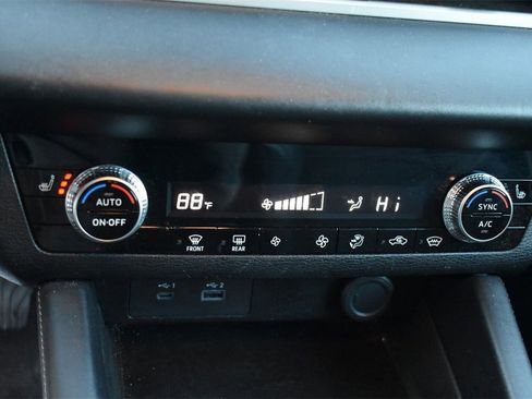 Used 2023 Mitsubishi Outlander SE image 31