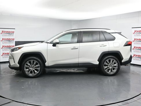 Used 2020 Toyota RAV4 Limited FWD image 5