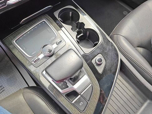 Used 2017 Audi Q7 3.0T Prestige w/ Prestige Package image 36