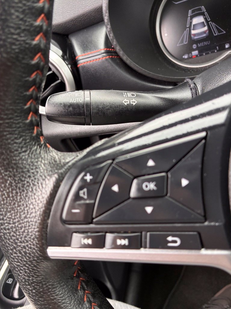 Used 2025 Nissan Versa SR FWD image 30