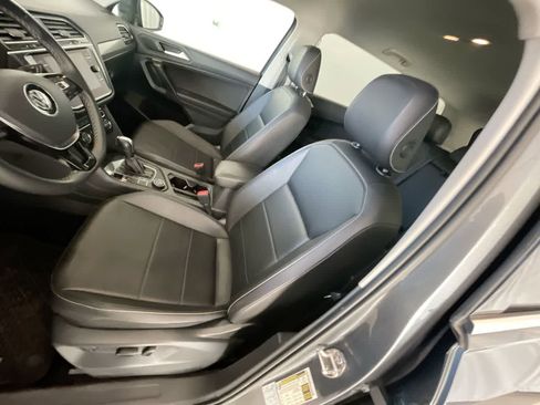 Used 2021 Volkswagen Tiguan SE image 12