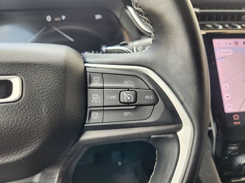 Used 2022 Jeep Grand Cherokee Limited image 30