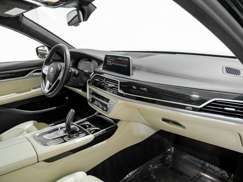 Used 2021 BMW ALPINA B7 xDrive image 12