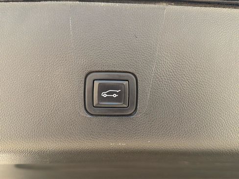Used 2022 Chevrolet Traverse Premier w/ Redline Edition AWD/4WD image 38