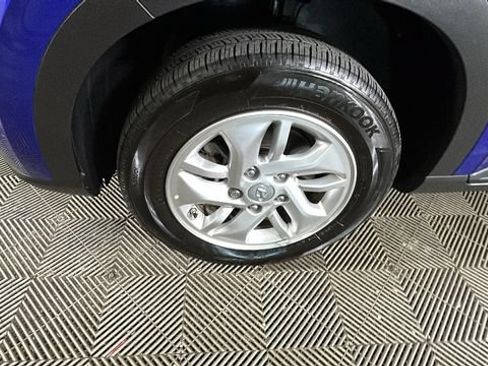 Certified 2025 Hyundai Venue SE FWD image 9