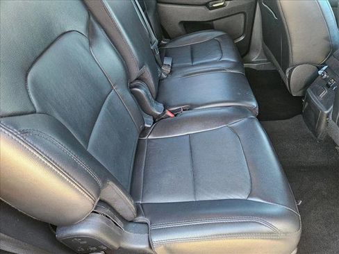 Used 2018 Ford Explorer XLT w/ Equipment Group 202A FWD image 22