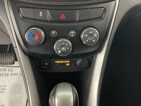 Used 2019 Chevrolet Trax LT w/ LT Convenience Package image 41
