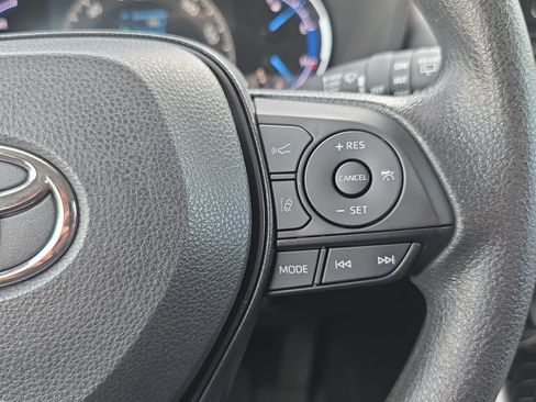 Used 2025 Toyota RAV4 XLE AWD/4WD image 17