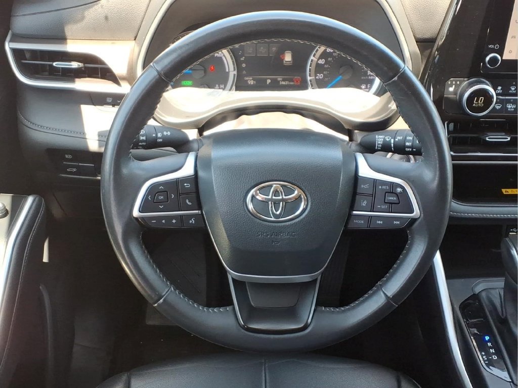 Used 2024 Toyota Highlander XLE AWD/4WD image 22