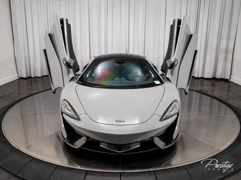 Used 2017 McLaren 570S RWD image 6