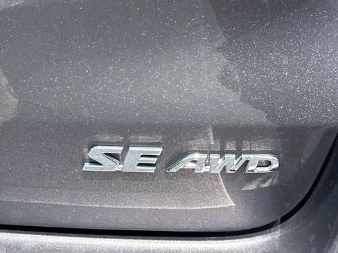 Used 2017 Toyota Highlander SE AWD/4WD image 8