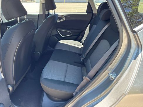 Used 2025 Kia Soul LX w/ LX Technology Package FWD image 24