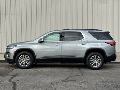 Used 2023 Chevrolet Traverse LT w/ Rear Camera Mirror Package image 7
