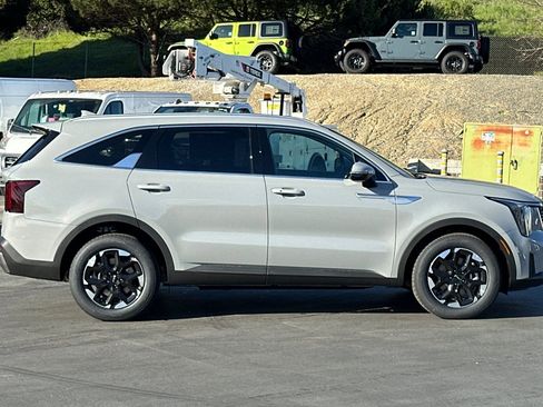 New 2026 Kia Sorento S image 3