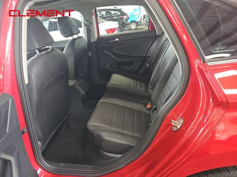Used 2023 Volkswagen Jetta SE w/ Panoramic Sunroof Package FWD image 4