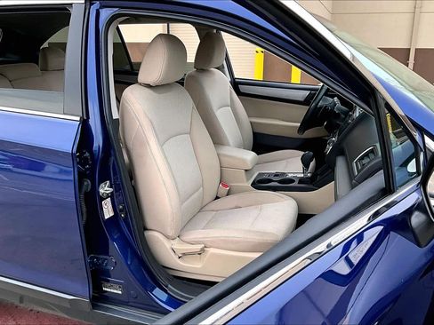 Used 2017 Subaru Outback 2.5i Premium image 8