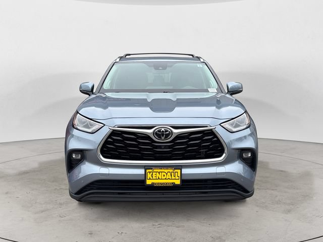 Used 2022 Toyota Highlander Limited AWD/4WD image 2
