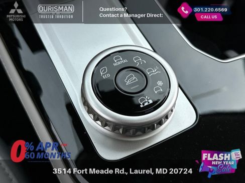 New 2025 Mitsubishi Outlander SE image 28