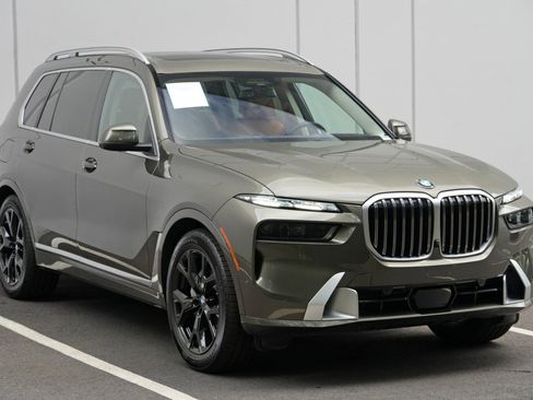 Used 2025 BMW X7 xDrive40i AWD/4WD image 61