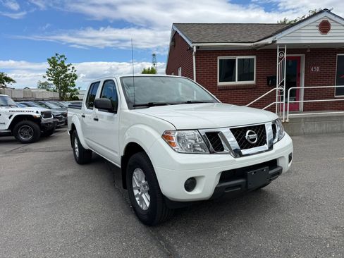 Used 2021 Nissan Frontier SV w/ SV Utility Package AWD/4WD image 3