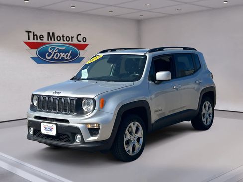 Used 2019 Jeep Renegade Latitude w/ UConnect 8.4 Nav Group AWD/4WD image 1