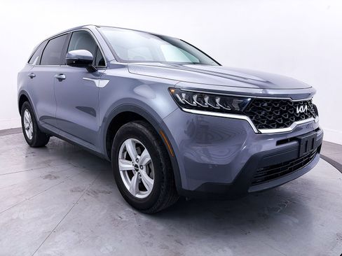Used 2022 Kia Sorento LX image 9