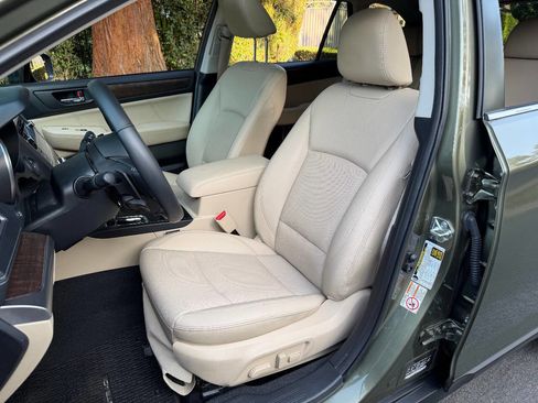Used 2018 Subaru Outback 3.6R Limited AWD/4WD image 16