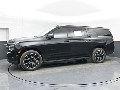 Used 2022 Chevrolet Suburban RST w/ Sport Performance Package image 11