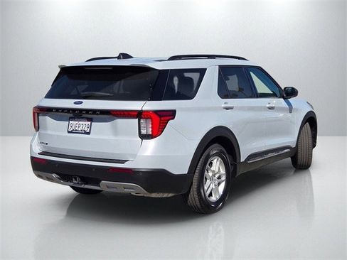 Certified 2025 Ford Explorer Active w/ Active Comfort Package image 4