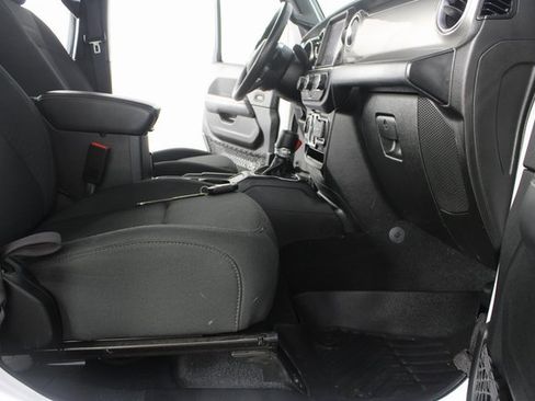 Used 2020 Jeep Wrangler Unlimited Sahara image 20